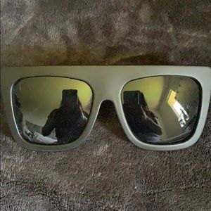 Quay cafe racer sunglasses
